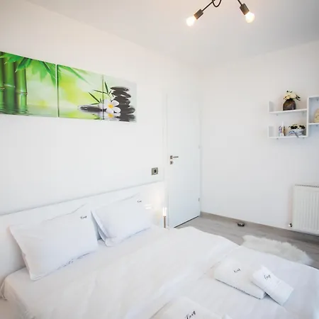 Luxury Cozy Apartment At Arad Plaza Exterior photo