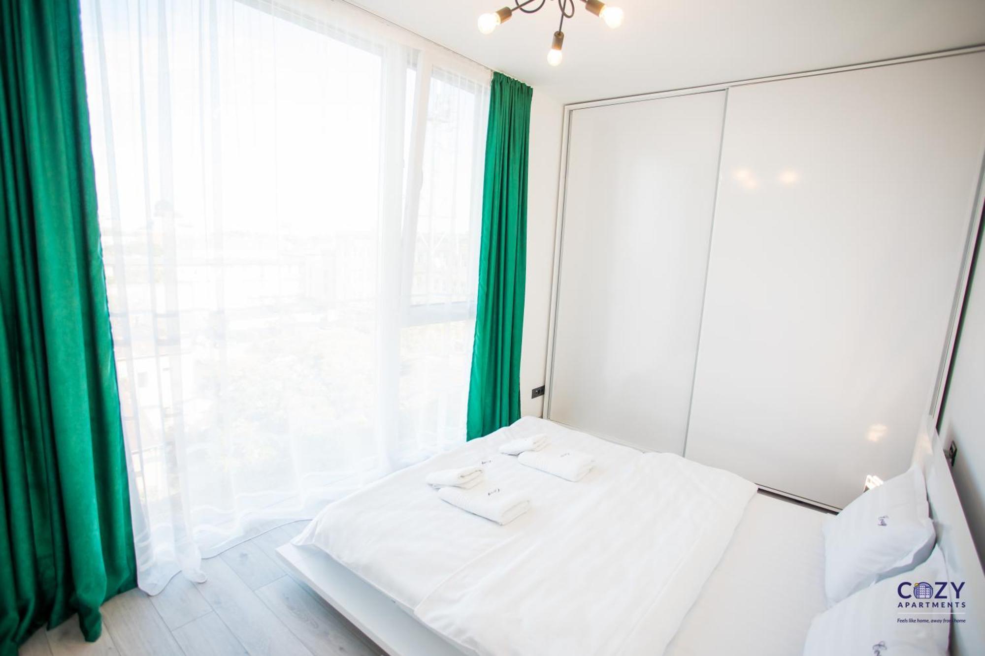 Luxury Cozy At Plaza Apartment Arad